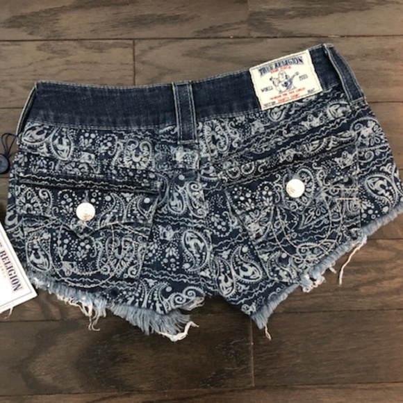 True Religion - Allover Print Cutoff Short- Size 2 - Picture 2 of 5